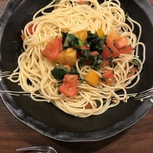 簡単ヘルシー、トマトと大葉の和風冷製パスタ